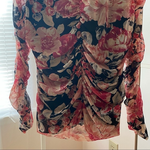 Elegant White House Black Market Floral Blouse - Feminine Ruched Design Size XL - Picture 7 of 8